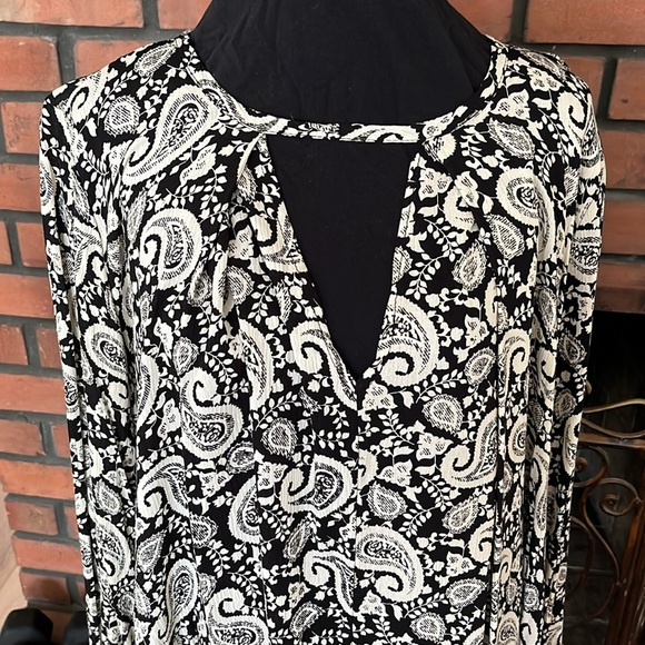 Gorgeous print paisley Boutique top ladies flowy top more of a cream and black - Picture 2 of 4